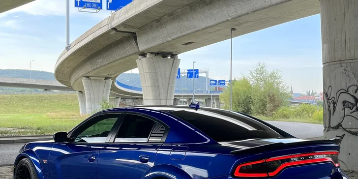 Jde o ikonický americký muscle car, který se pyšní výkonem přes 520 koní.