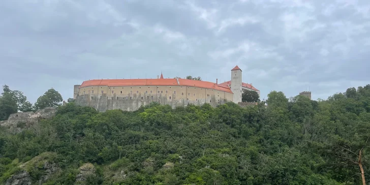 Bítov je potom len o kúsok ďalej.