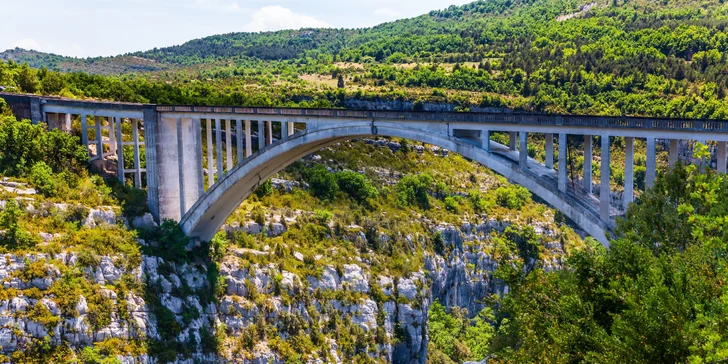 Uvidíte Grand Canyon du Verdon, největší kaňon v Evropě, který je dlouhý 21 km a hluboký až 700 m.