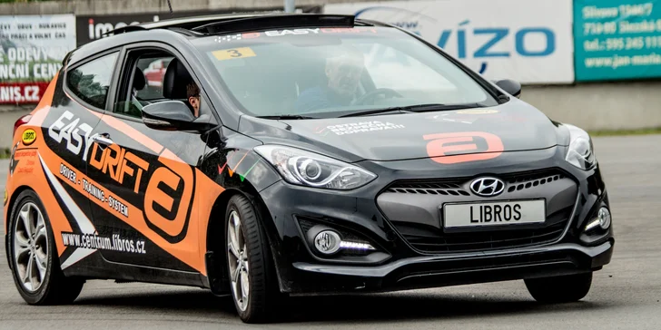 Posuňte své řidičské schopnosti na další level: škola smyku i driftování