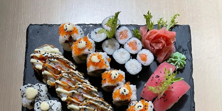 Smlsnete si na maki lososovi i nigiri tuňákovi, tempuře a třeba i kalifornských rolkách.