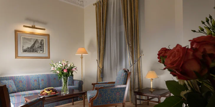 Junior Suite (na fotce) je prostornější a patří k němu balkon. 