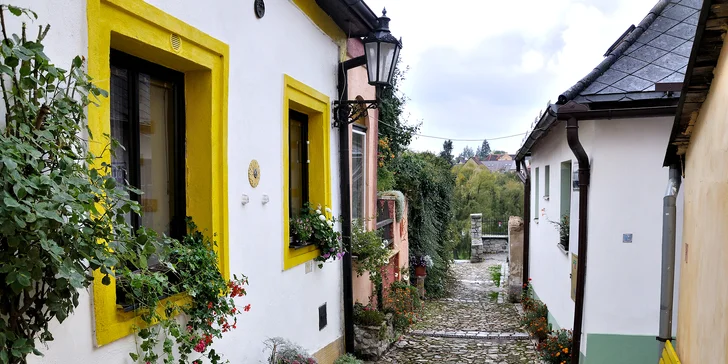 Poté se projděte malebnými uličkami a skočte si třeba na kávu.