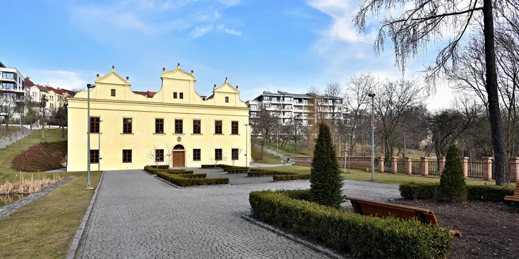 Před jídlem (nebo po něm) se můžete vydat na příjemnou procházku parkem.
