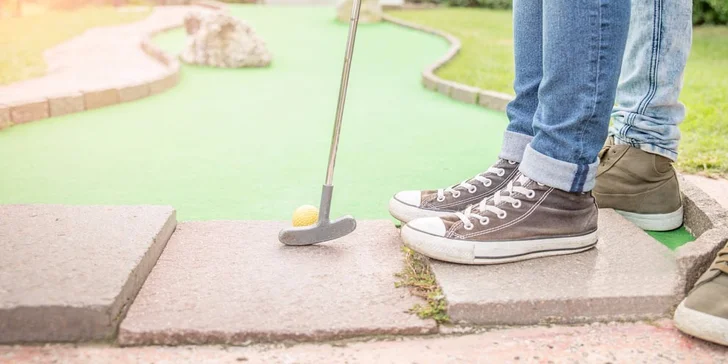 Minigolf na Děkance pro dva s hovězím burgerem