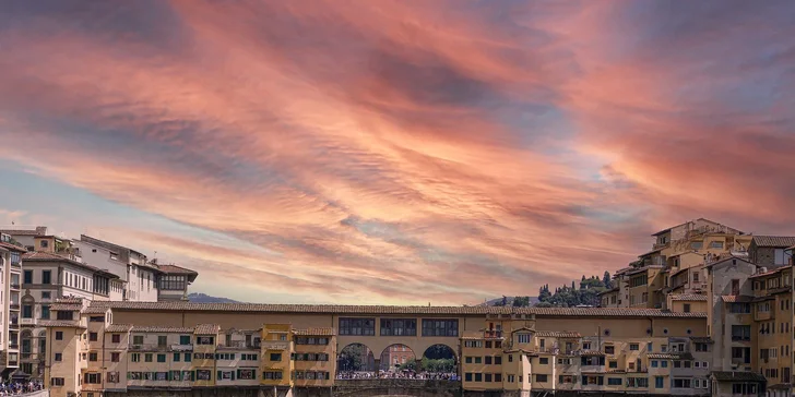 Prohlédnete si ta nejznámější místa, jako je Šikmá věž, Palazzo Reale, Ponte Vecchio či socha Davida v Galleria dell'Academia. 