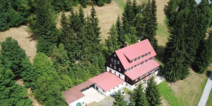 Od hotelu až k lanovce a skiareálu vás zaveze autobus.