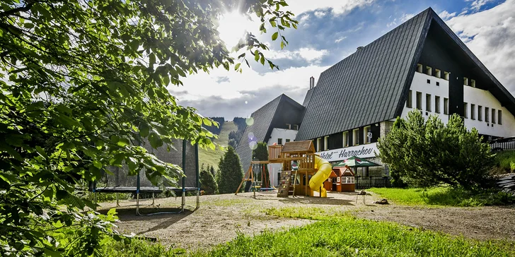 Dovolená v Harrachově: moderní hotel, relax, polopenze a spousta výletů