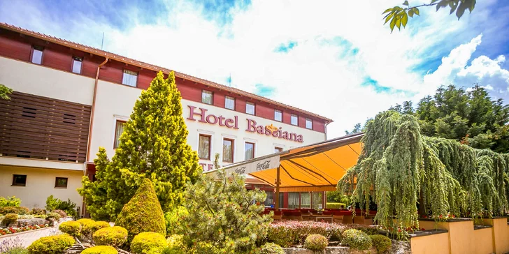 4hvězdičkový hotel Bassiana se nachází v sousedství arboreta.