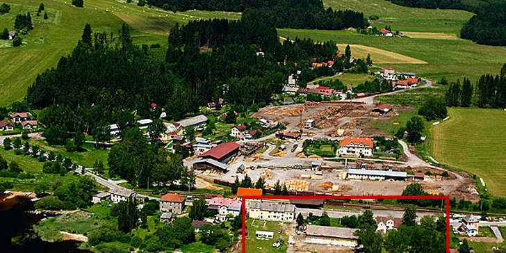 ...a má naprosto ideální polohu, jen pár kroků od lipenského jezera.