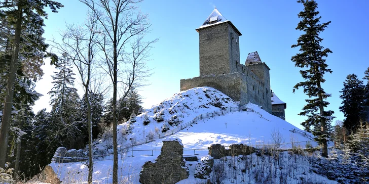 Hrad Kašperk je atraktivní lokalitou i v zimě.