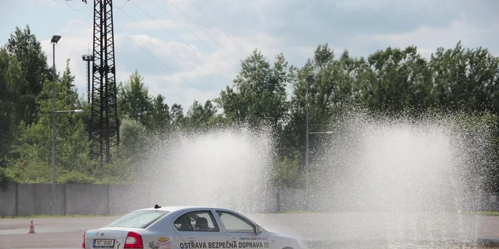 Zjistíte, jak se auto chová, když se vymkne kontrole.