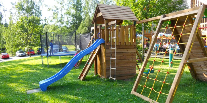 Perfektní zázemí pro aktivní pobyt poskytne párům i rodinám s dětmi EA hotelový a sportovní komplex Na Jezeře.