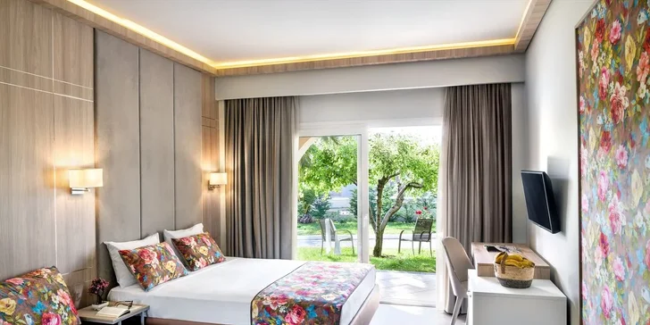 Pokoje nabízí možnost až dvou přistýlek pro děti a všechny mají balkon či terasu.