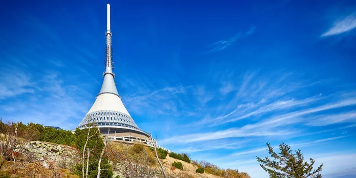 Vydat se můžete i na blízký Ještěd. Vouchery mají platnost od prosince do konce května, tak si klidně naplánujte lyžovačku.