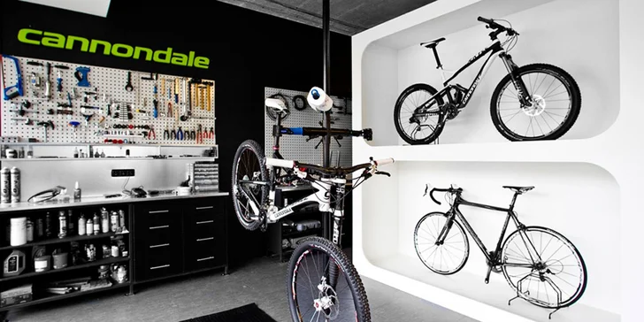 Místní technici připravují stroje dokonce na soutěže, jako je Tour de France nebo IronMan.