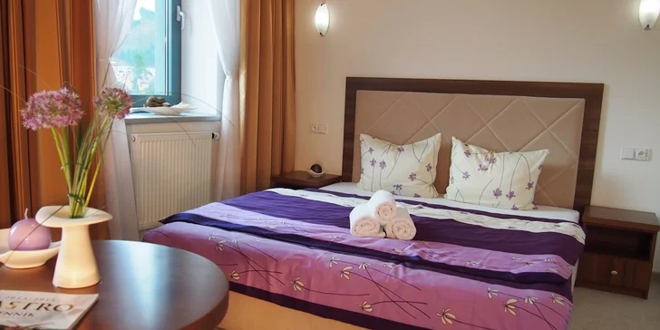 Komfortné dvojlôžkové izby pre dve osoby poskytujú vysoké pohodlie.
