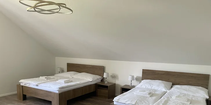 Apartmán má dvě dvoulůžkové postele.
