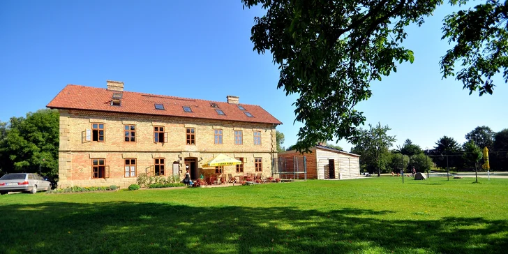 Vezměte rodinu na parádní dovolenou. Penzion a bývalý statek Dvůr Honětice leží poblíž krásné CHKO Chřiby. 