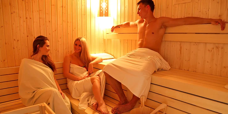 V David Wellness & Fitness si dokonce můžete sami zvolit ideální teplotu – je libo „jen“ bio saunu o 55°C, finskou o 80–90 °C, nebo patříte mezi otrlé a necháte si ji rozpálit až na 110 °C?