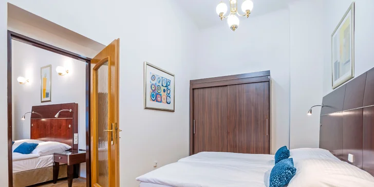 Rodinný pokoj má navíc balkon. 