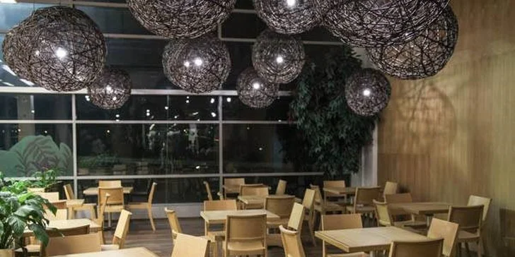 A dospělí si zatím v kavárně můžou vychutnat kávu nebo něco zakousnout.