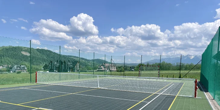 Multifunkčné športové ihrisko (tenisový kurt, volejbalové ihrisko, loptové ihrisko hádzaná a basketbal)