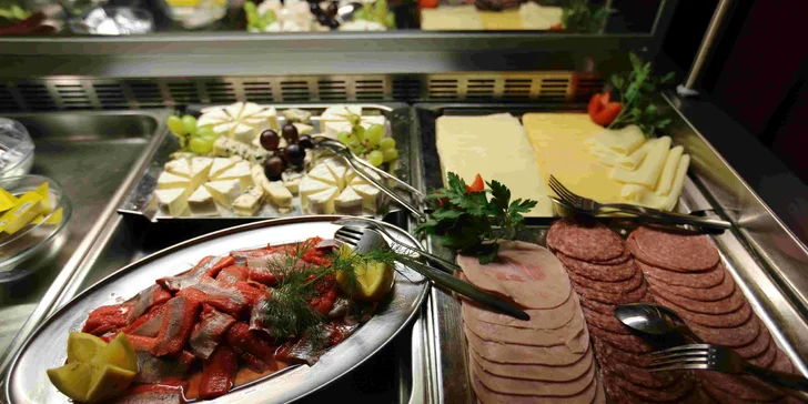 Snídaně si dáte formou bufetu, večeře jako 3chodové menu.