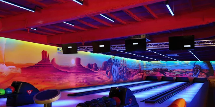 V areálu je také bowling. 