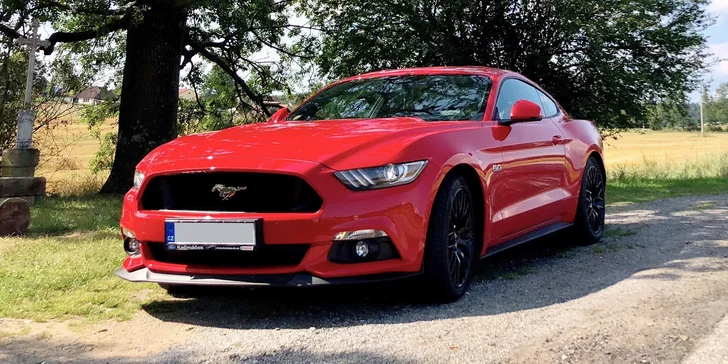 Zkroťte 421 koní: jízda ve Fordu Mustang GT nebo pronájem na 24 hodin