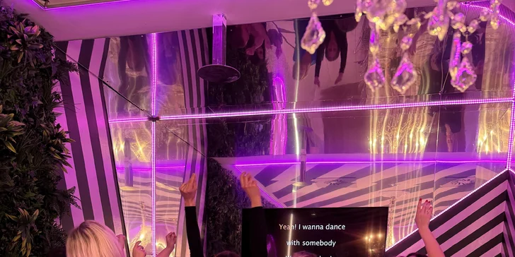 V Karaoke Party room môžete zorganizovať nezabudnuteľnú oslavu či rozlúčku so slobodou.