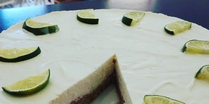 V kavárně 9 životů si vychutnáte svěží dezerty. Například limetkový cheesecake.