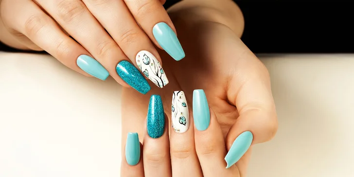 Modeláž alebo dorábka gélových nechtov vo Verka Lendy Nails