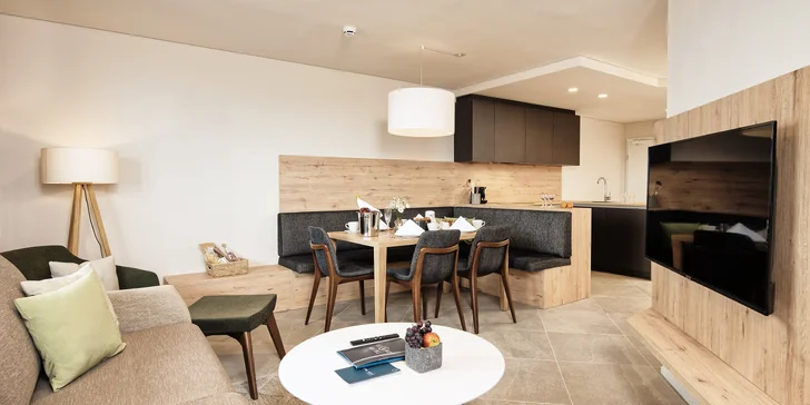 Bývať budete v modernom apartmáne s jednou spálňou a obývacou izbou.