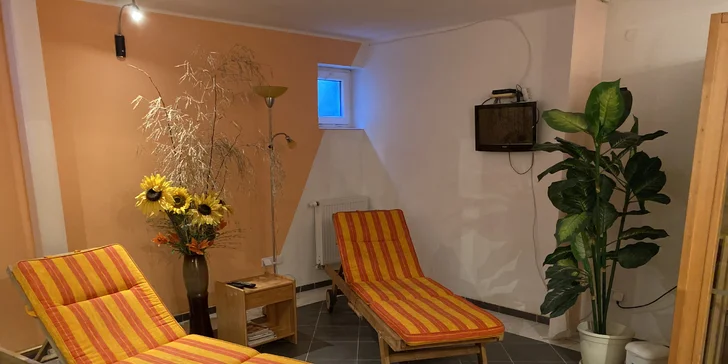 U infrasauny je příjemná odpočívárna. 