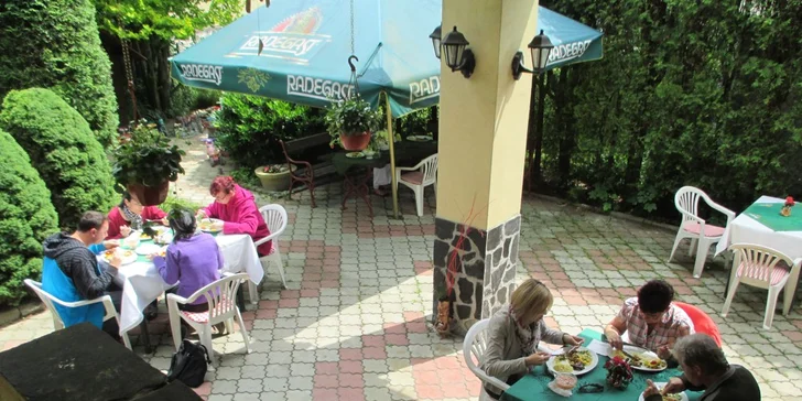 V restauraci vaří i výborné obědy. Kupte si voucher klidně rovnou na polední menu.
