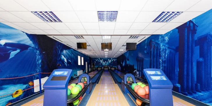 Na místě si můžete připlatit bowling.