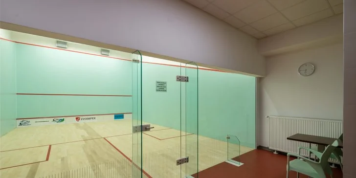 K hotelovému komplexu patrí aj Rates arena, v ktorej športová hala, štúdio na squash, spinning a skupinové cvičenia (viac ako 20 druhov).