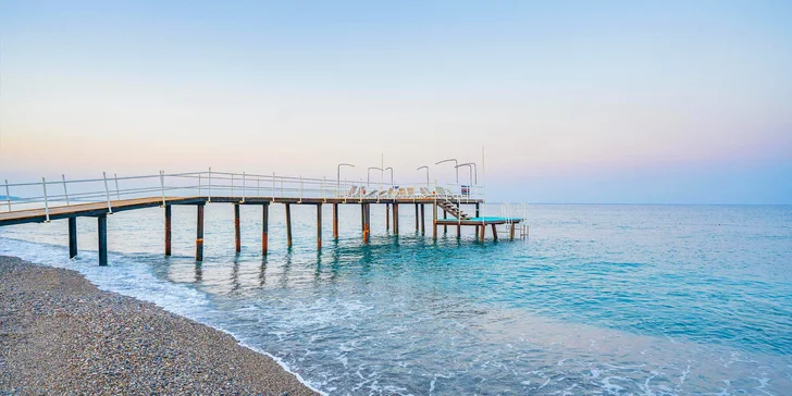 Pláž najdete jen pár kroků od hotelu.