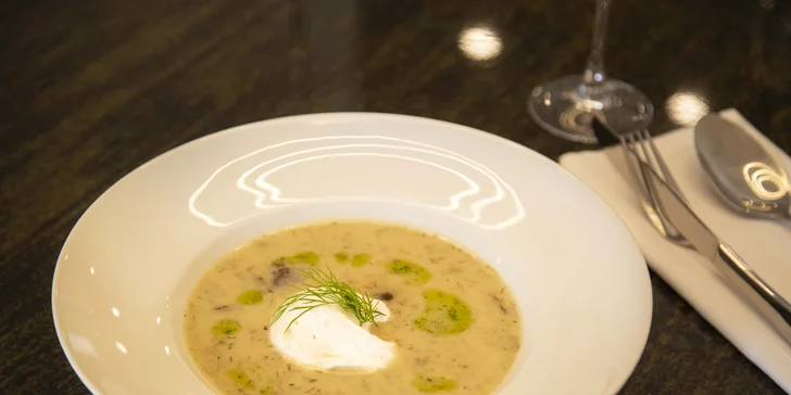 Večerní menu začíná kulajdou. 