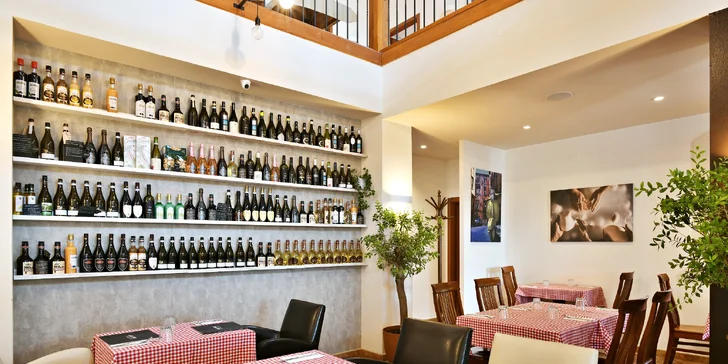 V nabídce má restaurace také pestrý výběr italských vín.