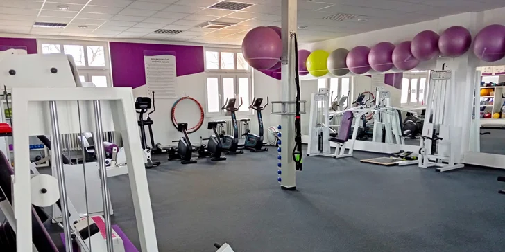 Cvičí se tu pilates, zumba, kruháč a mnoho dalšího. 