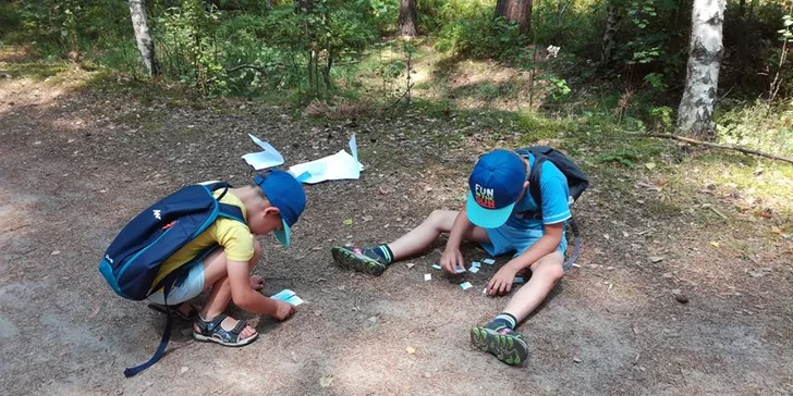 Úkoly jsou rozdělené – pro menší děti cca od 4 do 6 let a větší cca od 7 do 10 let.