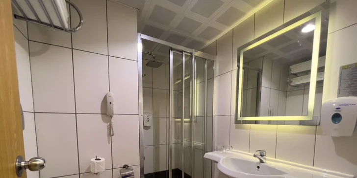 Samozřejmostí je koupelna se sprchou, WC a fénem.