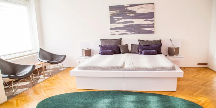 Budete ubytovaní ve 4* apartmánu v hlavní nebo vedlejší hotelové budově.