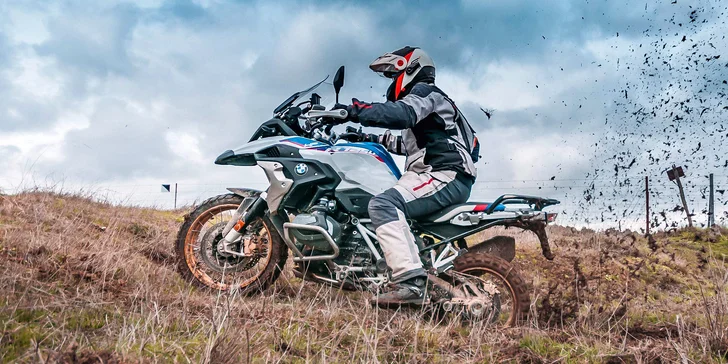 Vyjeďte s BMW do terénu: 2hod. jízda na 6 motocyklech, soukromý okruh, rovinky i sjezdy a překážky