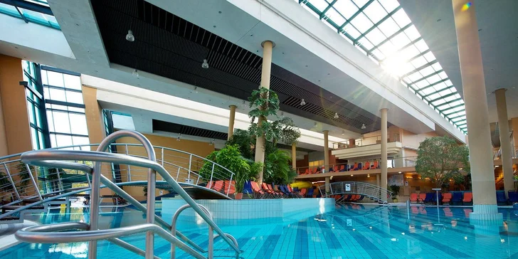 V rámci pobytu máte neobmedzený vstup do aquaparku Aquasziget, ktorý je hneď oproti hotelu. 