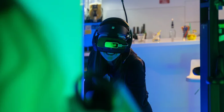 Zbraně jsou vytvořené na 3D tiskárně a jsou přesnou replikou těch virtuálních. 