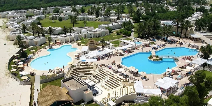  Malé a velké dobrodruhy pak zaručeně potěší aquapark s 9 vodními atrakcemi a tobogány.