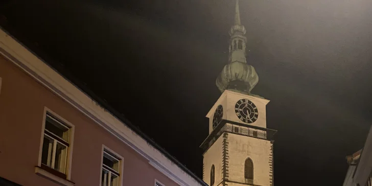 Salon sídlí v centru Třebíče.